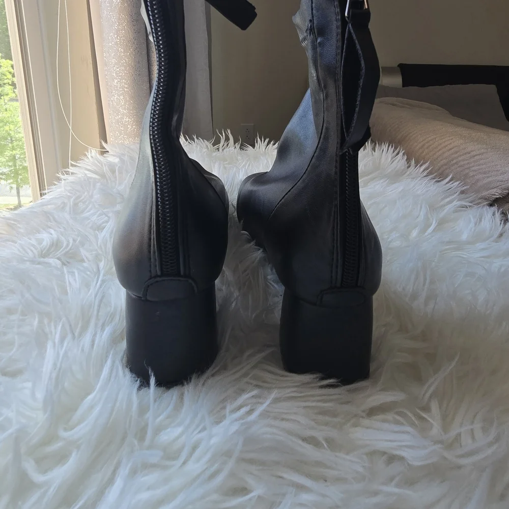 Women's Black Ankle Boots - Picture 3 of 7